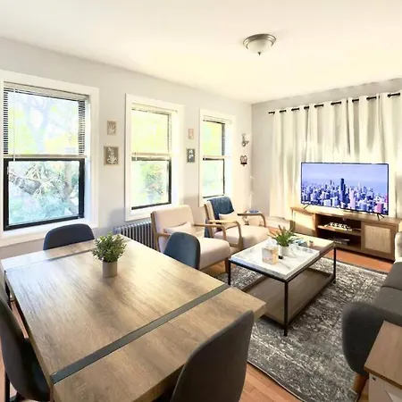 Central 1Br Retreat Cozy & Inviting Near Loyola